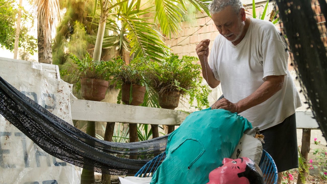 ¿De dónde salió la costumbre de quemar muñecos de “año viejo” en Colombia?