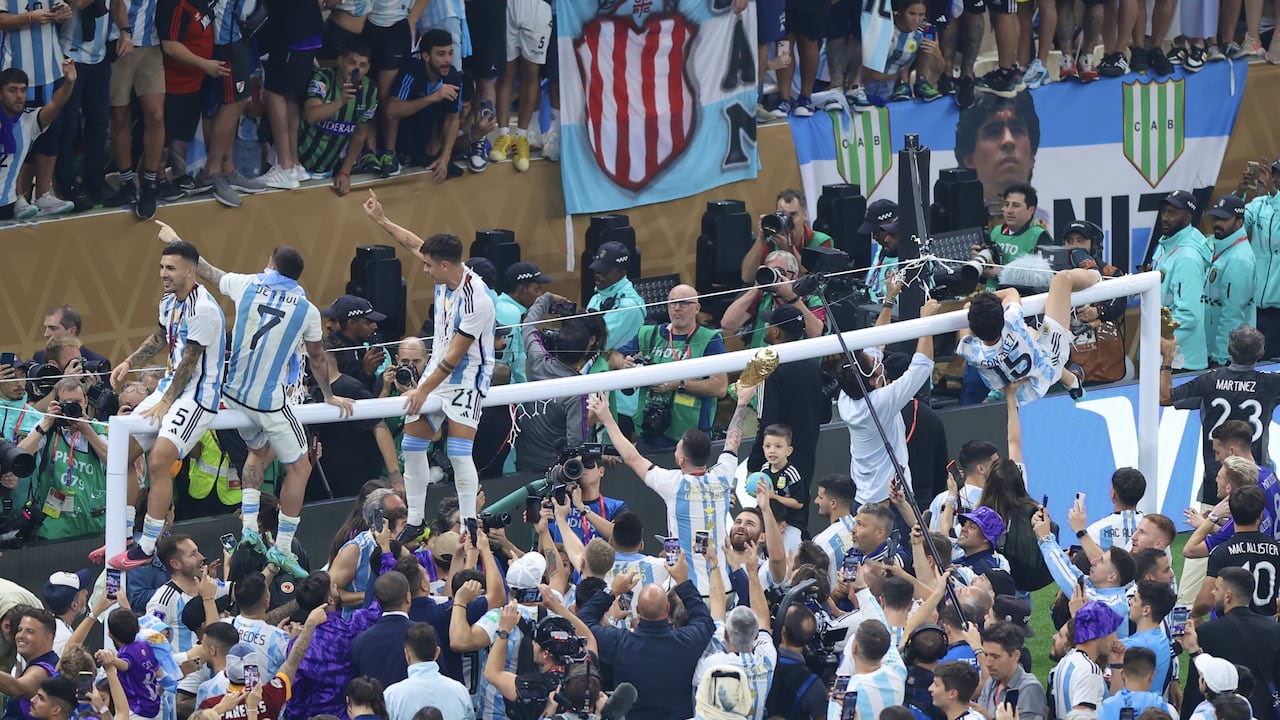 El video de la hincha argentina camuflada que mostró sus senos