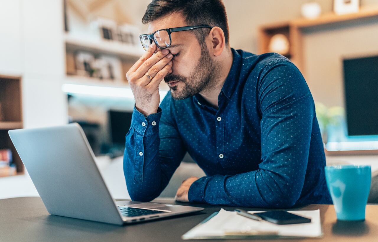 Usuario de PC portátil tiene fallas con el equipo.