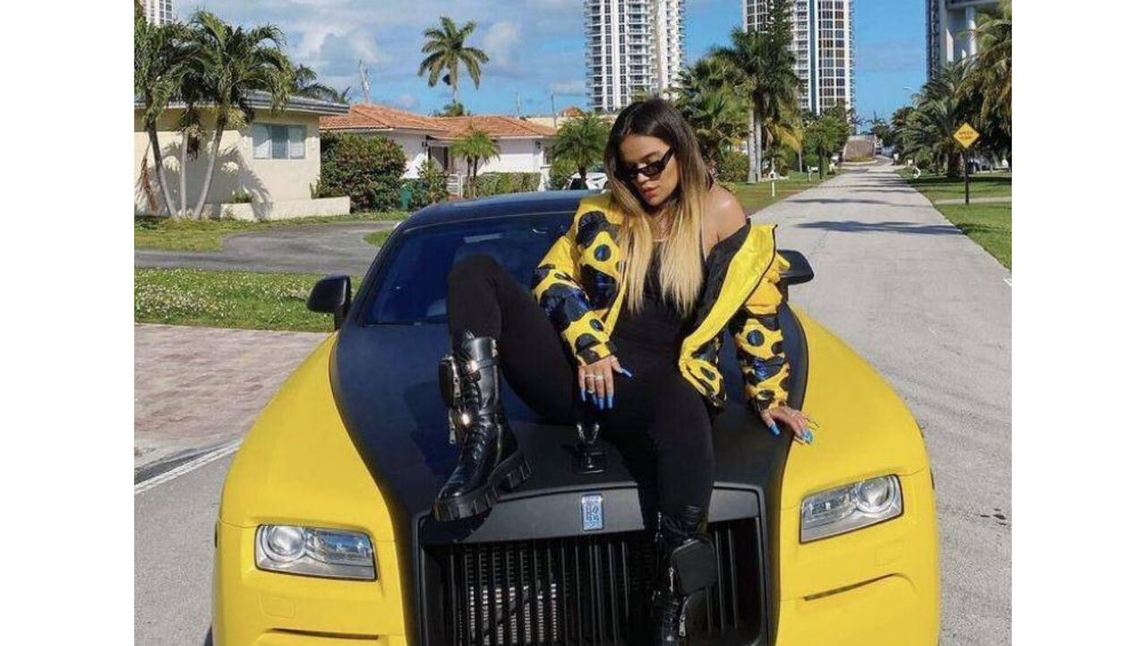 Así es la lujosa colección de carros de Karol G: valen una fortuna