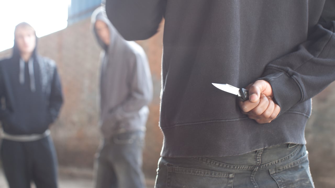 Estudiante de 16 años fue asesinado frente a su colegio por “mal mirado”