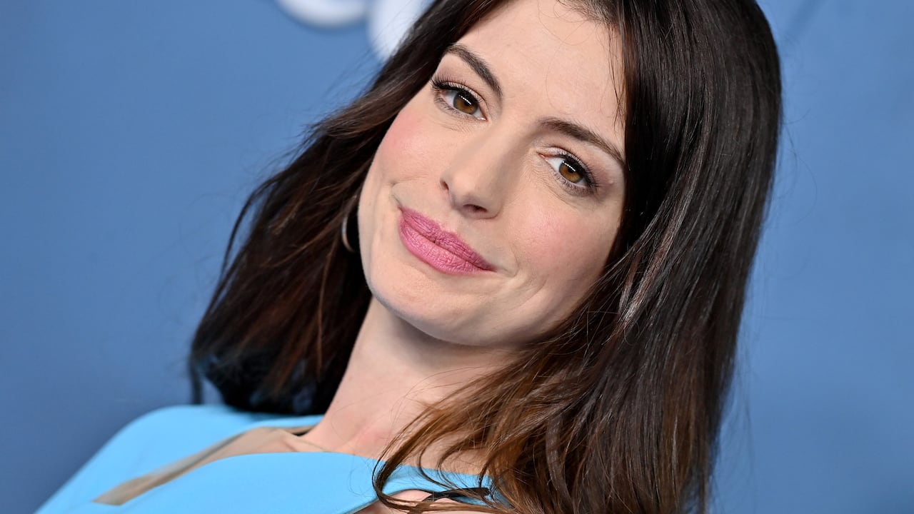 Annen Hathaway sensual