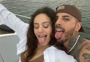 Los cantantes confirmaron su relación a finales del año pasado.