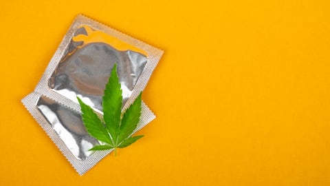 Consejos para sacarle provecho al cannabis para potenciar la vida sexual en pareja