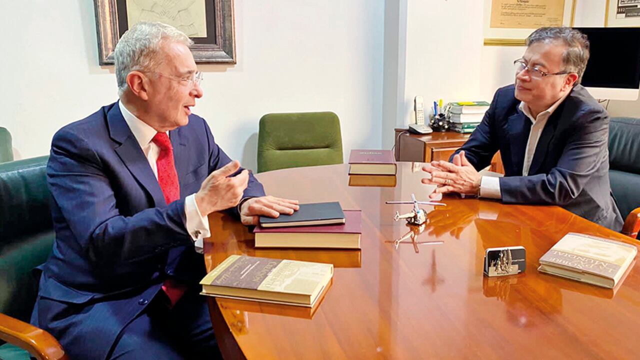 El encuentro entre Álvaro Uribe y Gustavo Petro es histórico. Mantener un canal directo, el mayor logro de la amable reunión.
