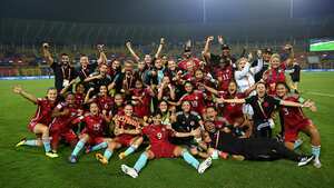 GOA, INDIA - OCTOBER 26: Players of Colombia celebrate the win during the FIFA U-17 Women's World Cup 2022 Semi-Final, match between Nigeria and Colombia at Pandit Jawaharlal Nehru Stadium on October 26, 2022 in Goa, India. (Photo by Masashi Hara - FIFA/FIFA via Getty Images)