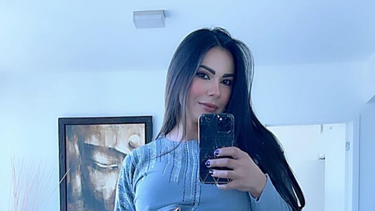 Sin tela en la mayoría de su cuerpo, Esperanza Gómez posó en la playa