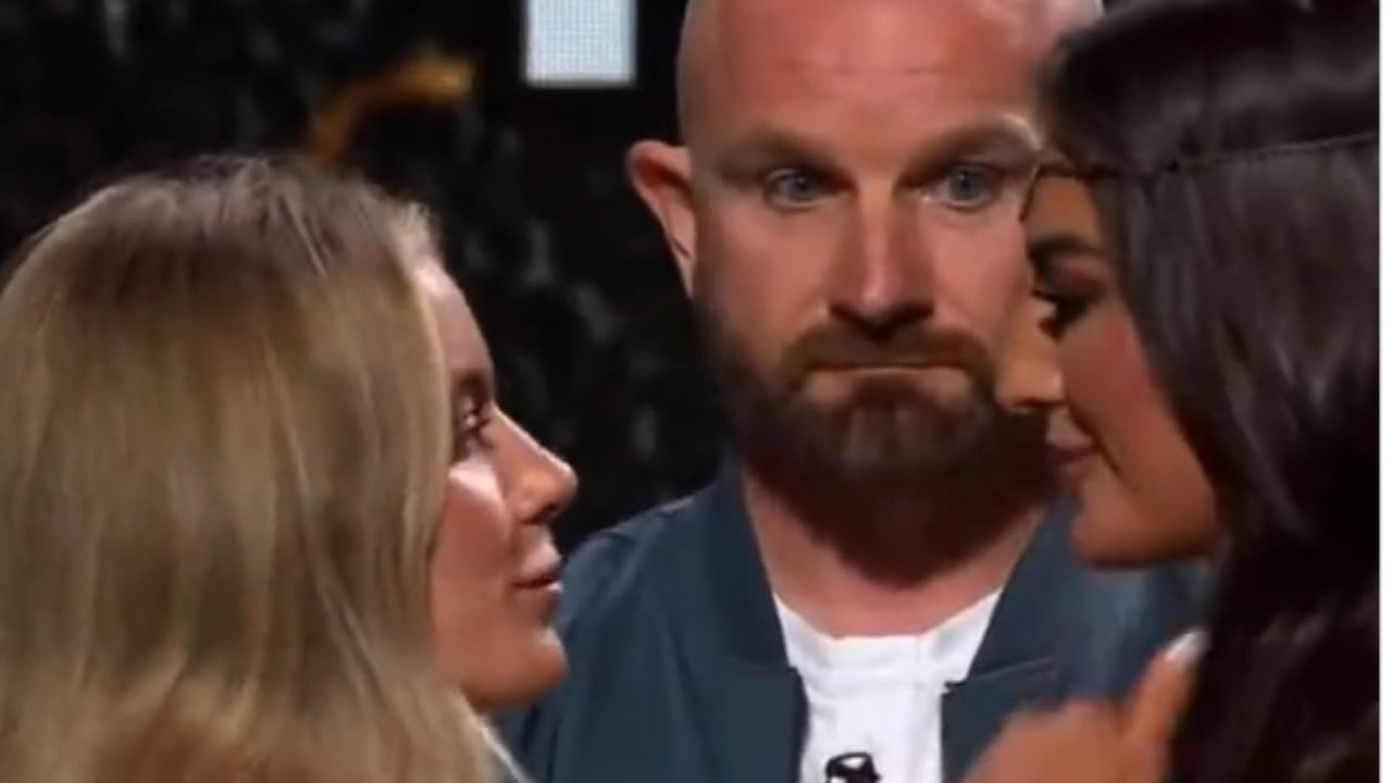 El ardiente momento que vivieron dos bellas boxeadoras previo a la lucha