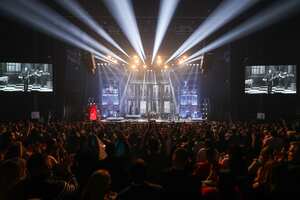 GRAND PRAIRIE, TX - APRIL 08: Singer-songwriter Ricardo Arjona performs live on stage during the 'Blanco y Negro" Tour 2022 at Texas Trust CU Theatre on April 8, 2022 in Grand Prairie, Texas. (Photo by Omar Vega/Getty Images)