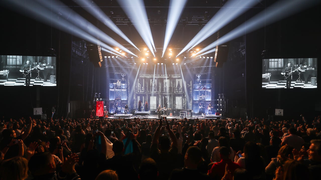 Ricardo Arjona "Blanco Y Negro Tour 2022" - Grand Prairie, TX