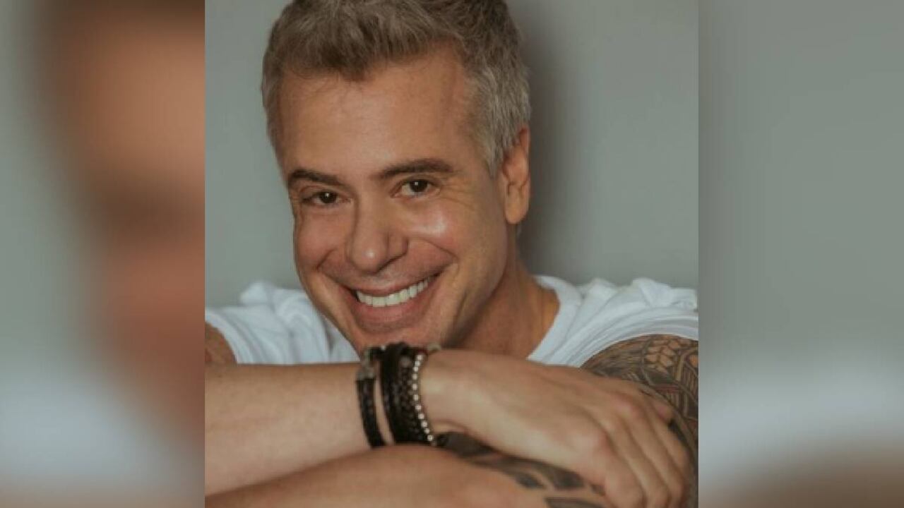 Antes de ser llevado a la clínica en Lima, el actor habría caído desde un piso 14 .
