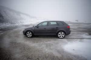 carro en la nieve