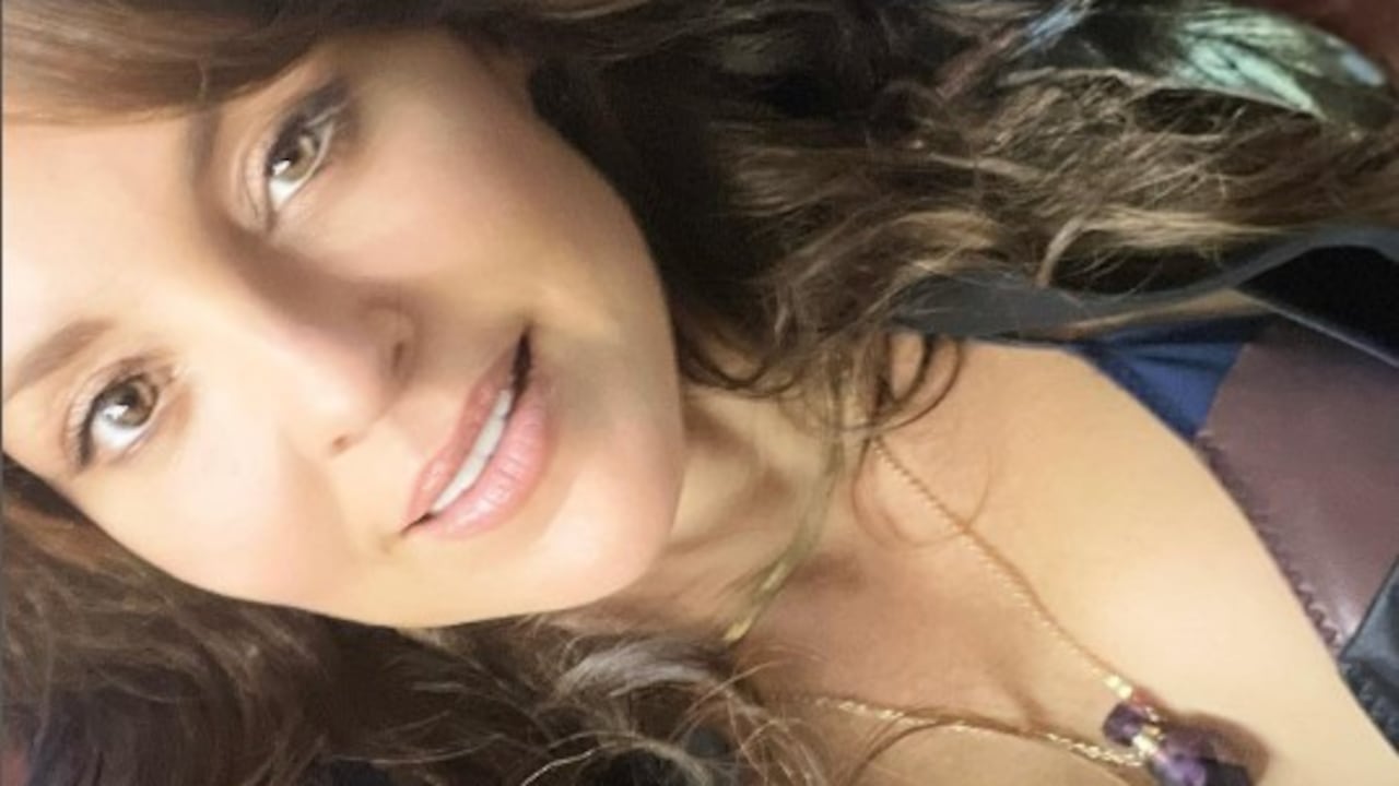 Carolina Gómez publica foto sin brasier.