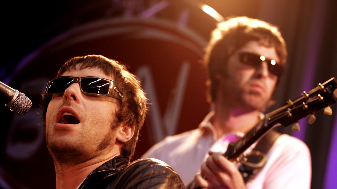 Liam y Noel Gallagher, con Oasis, en el pico de sus poderes. Foto: Paul Bergen/Redferns