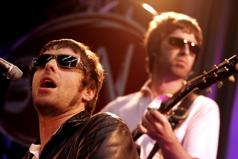 Liam y Noel Gallagher, con Oasis, en el pico de sus poderes. Foto: Paul Bergen/Redferns