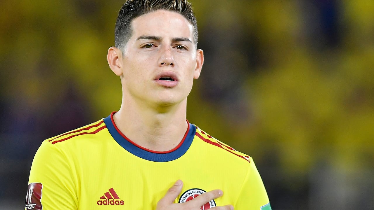 James Rodríguez, jugador de la Selección Colombia, con la mano en el pecho