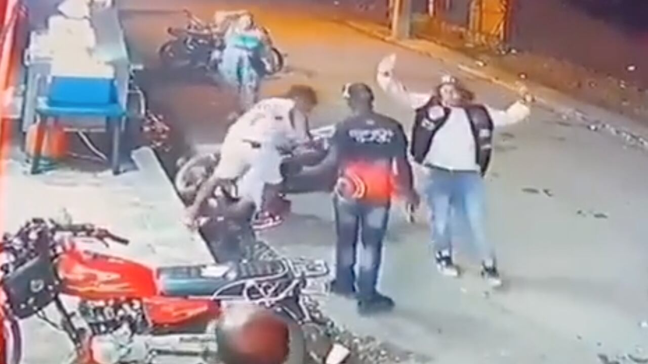 Ladrón le dispara por error a su complice