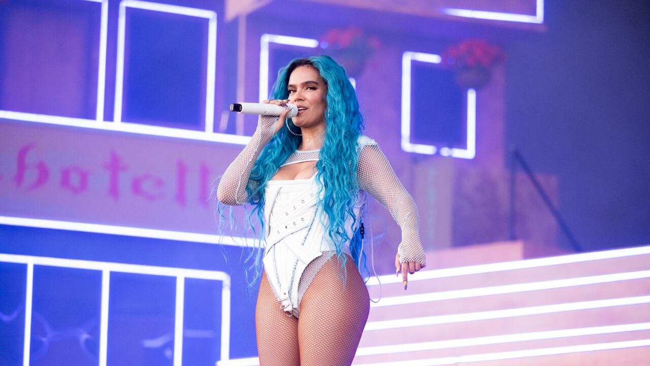 Karol G derrochó sensualidad con diminuto traje de baño y dejó ver toda su retaguardia