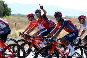 Los colombianos Bernal e Higuita, sólidos en el pelotón principal.