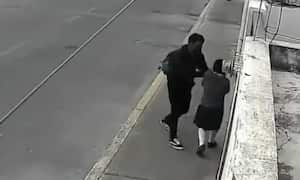 Comunidad pide ayuda para identificar al agresor, señalando que en el sector, otras mujeres han sido víctimas de abusos.