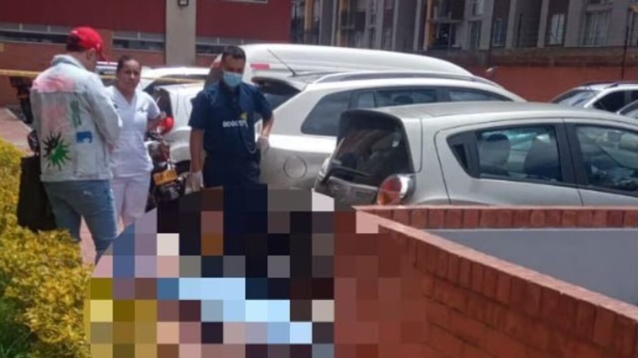 Mujer cae al vacío en temblor