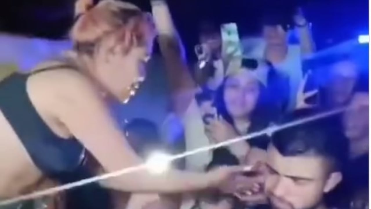 Fan Yina le hace el feo