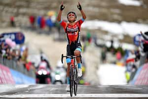 El ciclista colombiano Santiago Buitrago ganó la etapa reina del Giro de Italia.
