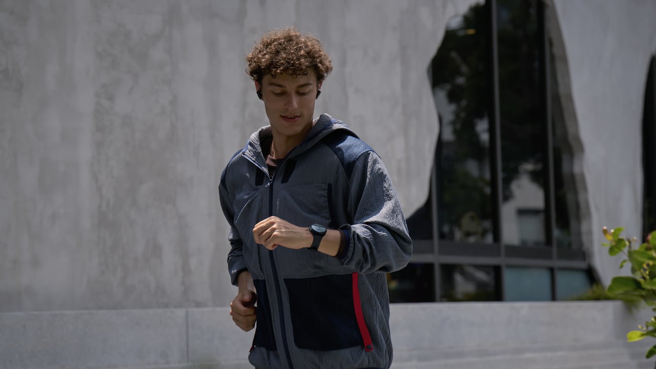 Tecnología que se lleva con actitud: los audífonos que elevan tu día a día