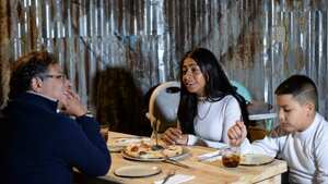 Gustavo Petro cenó con empleada de aseo Medellín antes de las elecciones.