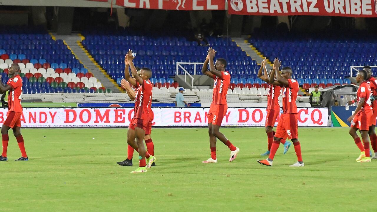 CALI - COLOMBIA, 15-05-2022: América de Cali y Unión Magdalena en partido por la fecha 20 como parte de la Liga BetPlay DIMAYOR I 2022 jugado en el estadio Pascual Guerrero de la ciudad de Cali. / America de Cali and Union Magdalena in match for the date 20 as part of BetPlay DIMAYOR League I 2022 played at Pascual Guerrero stadium in Cali. Photo: VizzorImage / Gabriel Aponte / Staff