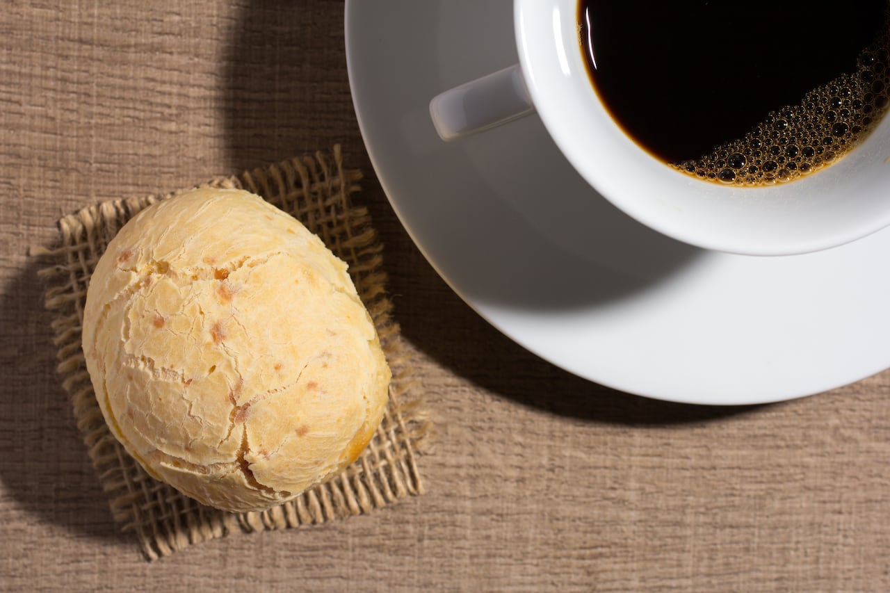Pandebono y café.