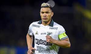 BUENOS AIRES, ARGENTINA - MAY 26: Teofilo Gutierrez of Deportivo Cali looks on during the Copa CONMEBOL Libertadores 2022 match between Boca Juniors and Deportivo Cali at Estadio Alberto J. Armando on May 26, 2022 in Buenos Aires, Argentina. (Photo by Marcelo Endelli/Getty Images)