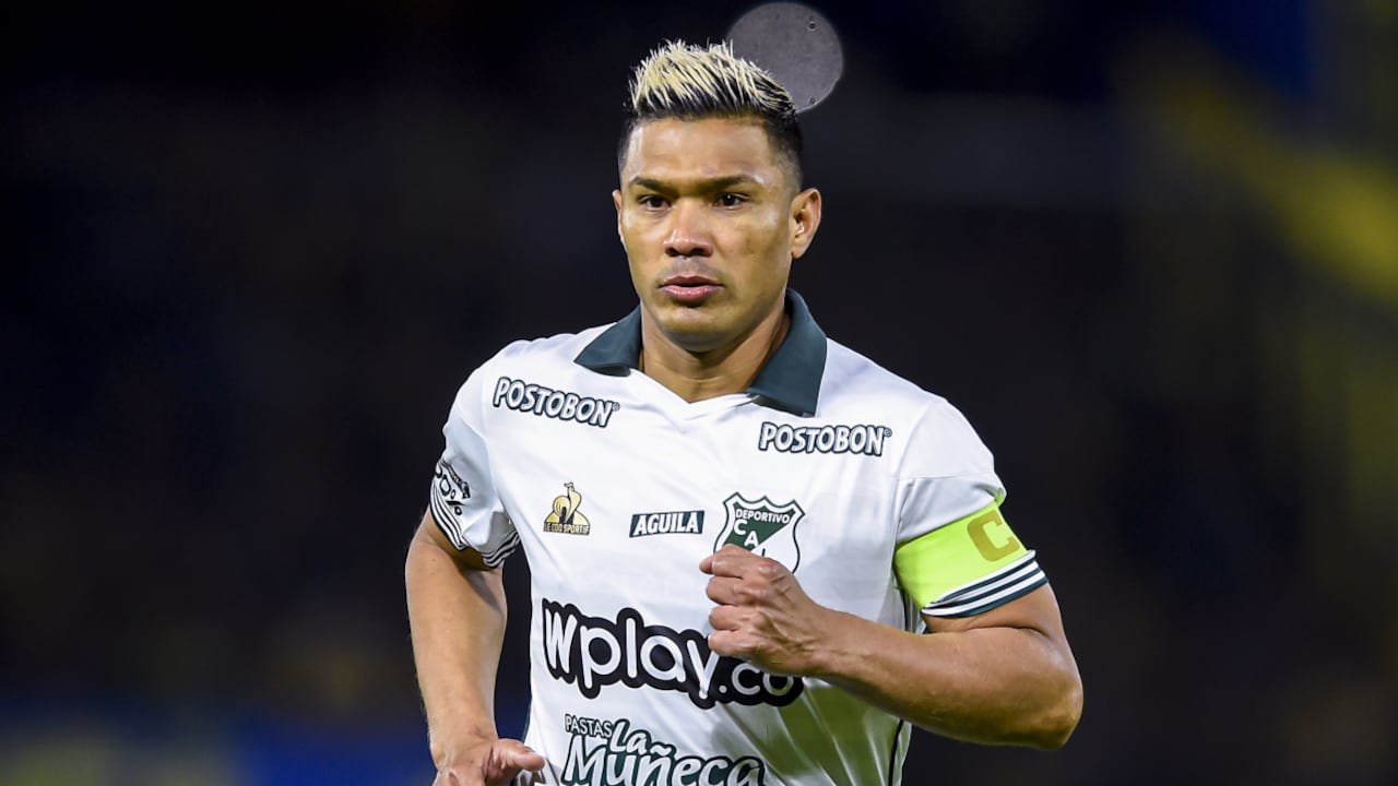 BUENOS AIRES, ARGENTINA - MAY 26: Teofilo Gutierrez of Deportivo Cali looks on during the Copa CONMEBOL Libertadores 2022 match between Boca Juniors and Deportivo Cali at Estadio Alberto J. Armando on May 26, 2022 in Buenos Aires, Argentina. (Photo by Getty Images/Marcelo Endelli)