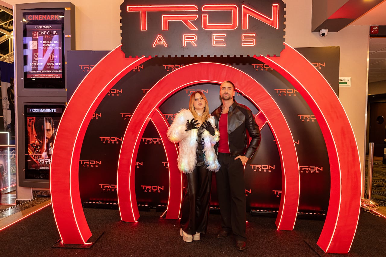 Mar Rendón, cantante. Johan Vera, actor y cantante, Premiere en Colombia de Tron: Ares, la nueva entrega de la saga de Disney