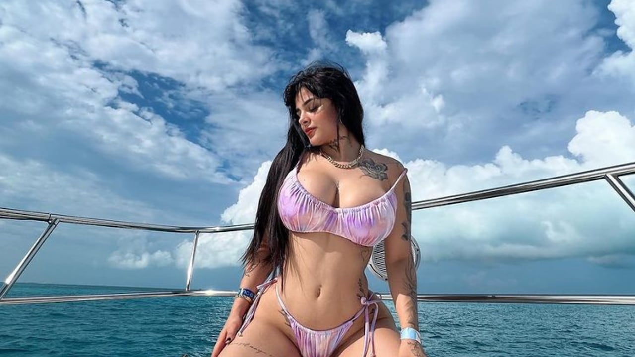 Con mini vestido y botas de látex, Karely Ruiz demostró por qué le dicen la reina de OnlyFans