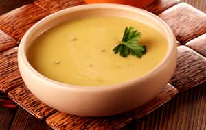 El consumo de líquidos como sopas suaves es clave para restablecerse de los vómitos y la diarrea.