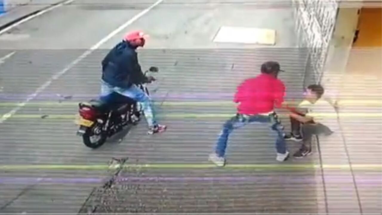 Roban a hombre dos veces en menos de cinco minutos y quedó registrado en video