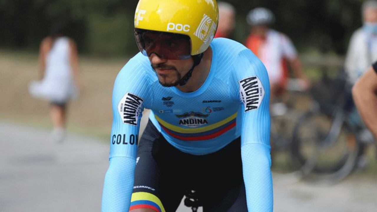 Ciclista colombiano del Team Ineos