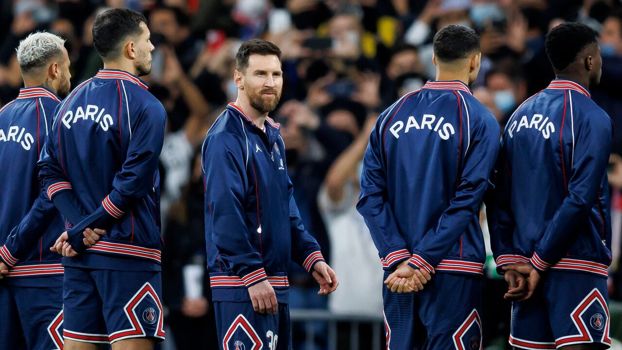 Jugadores del PSG formados en el Santiago Bernabéu durante los actos protocolarios de la Champions League