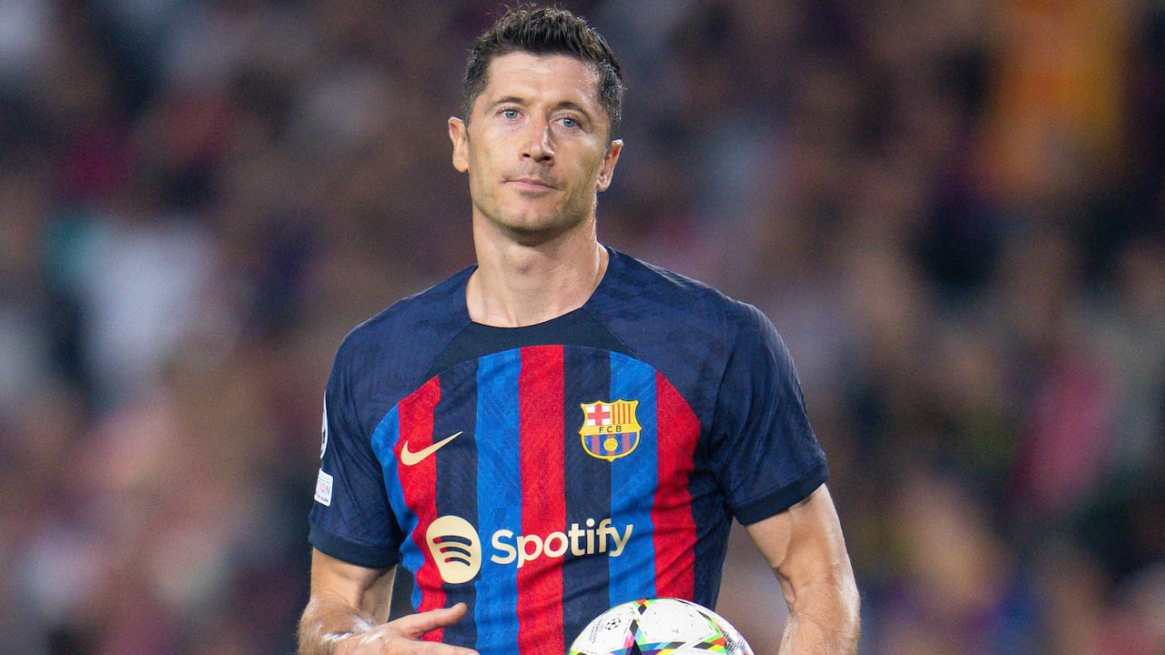 Robert Lewandowski, jugador del FC Barcelona, durante un partido de la Champions League 2022-2023.