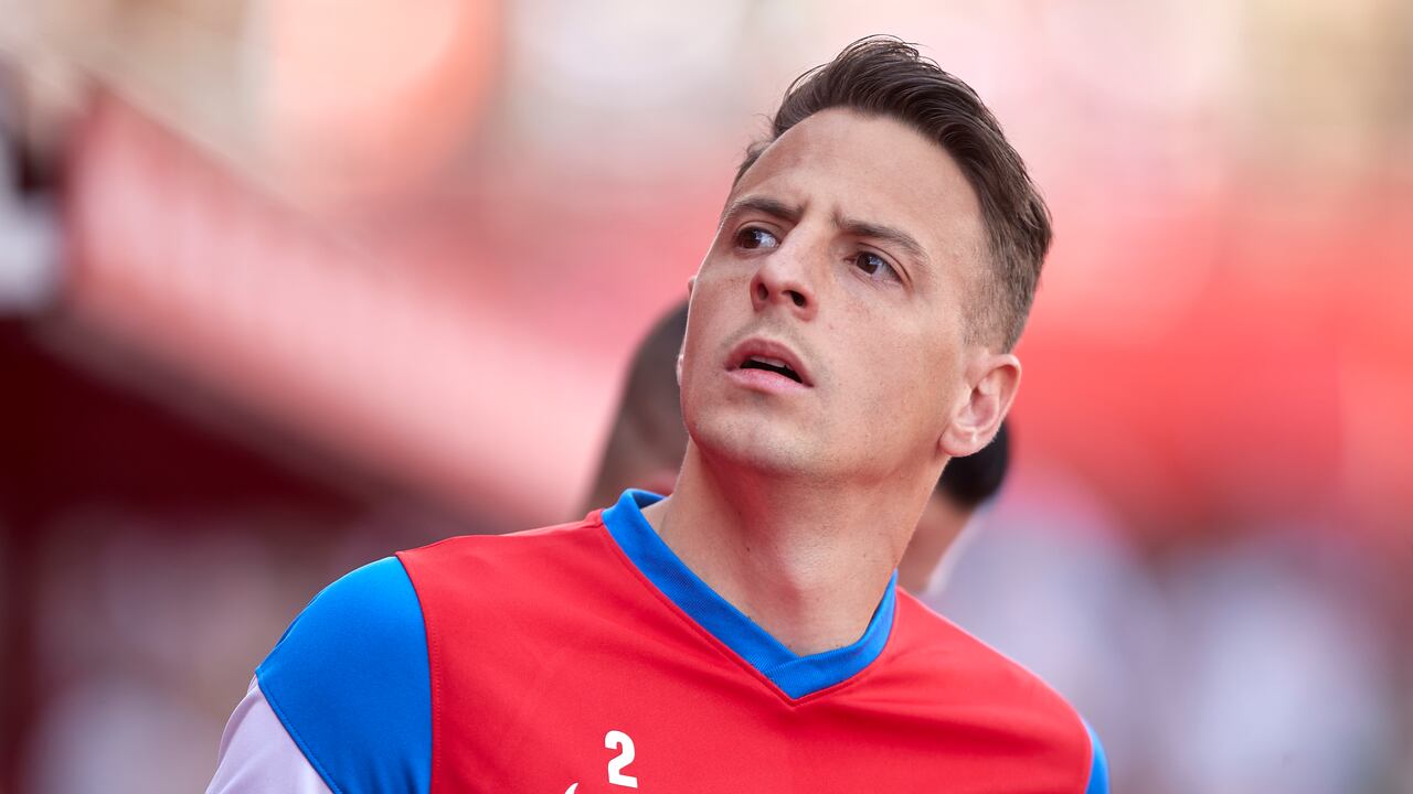 GRANADA, SPAIN - MAY 01: Santiago Arias of Granada CF looks on priorg the LaLiga Santander match between Granada CF and RC Celta de Vigo at Nuevo Estadio de Los Carmenes on May 01, 2022 in Granada, Spain. (Photo by Fermin Rodriguez/Quality Sport Images/Getty Images)