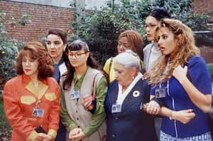 Yo Soy Betty, la Fea se estrenó por primera vez el 25 de octubre de 1999 y finalizó el 8 de mayo de 2001. Está protagonizada por Ana María Orozco.