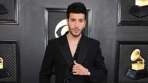 Sebastián Yatra estuvo vestido por dos días de Dolce & Gabbana.