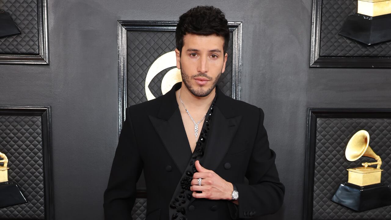 Sebastián Yatra estuvo vestido por dos días de Dolce & Gabbana.