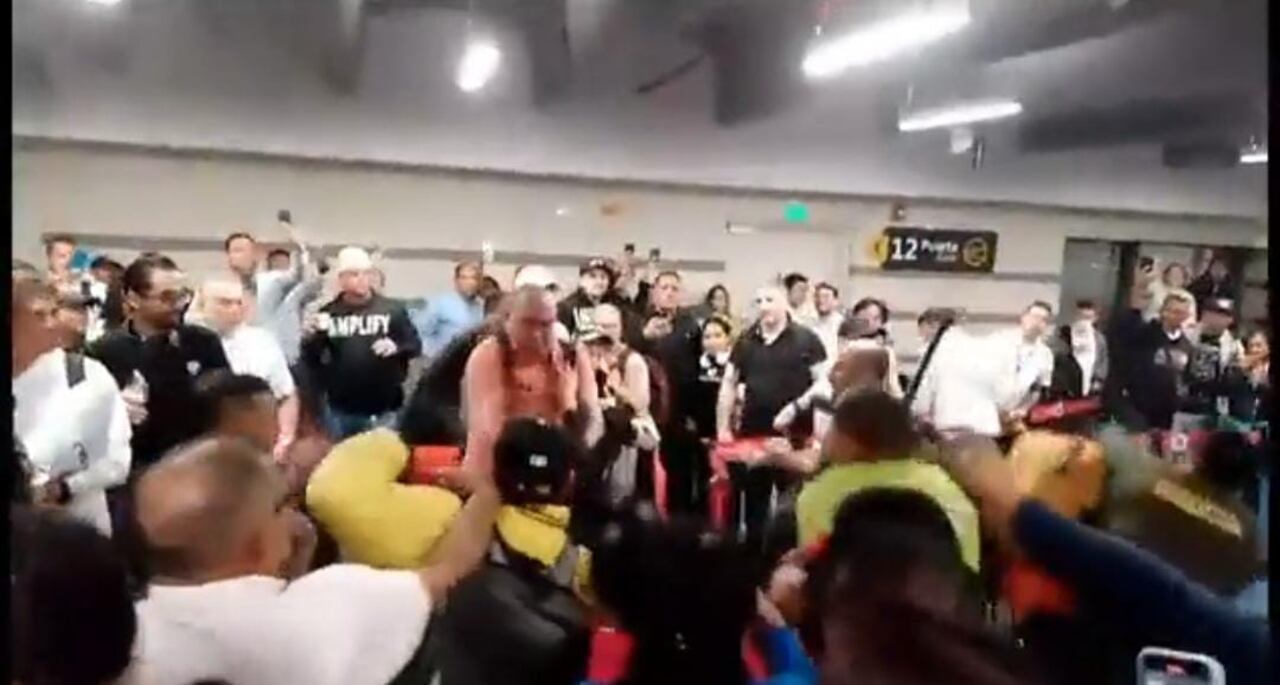 A puños y patadas se enfrentaron los pasajeros.