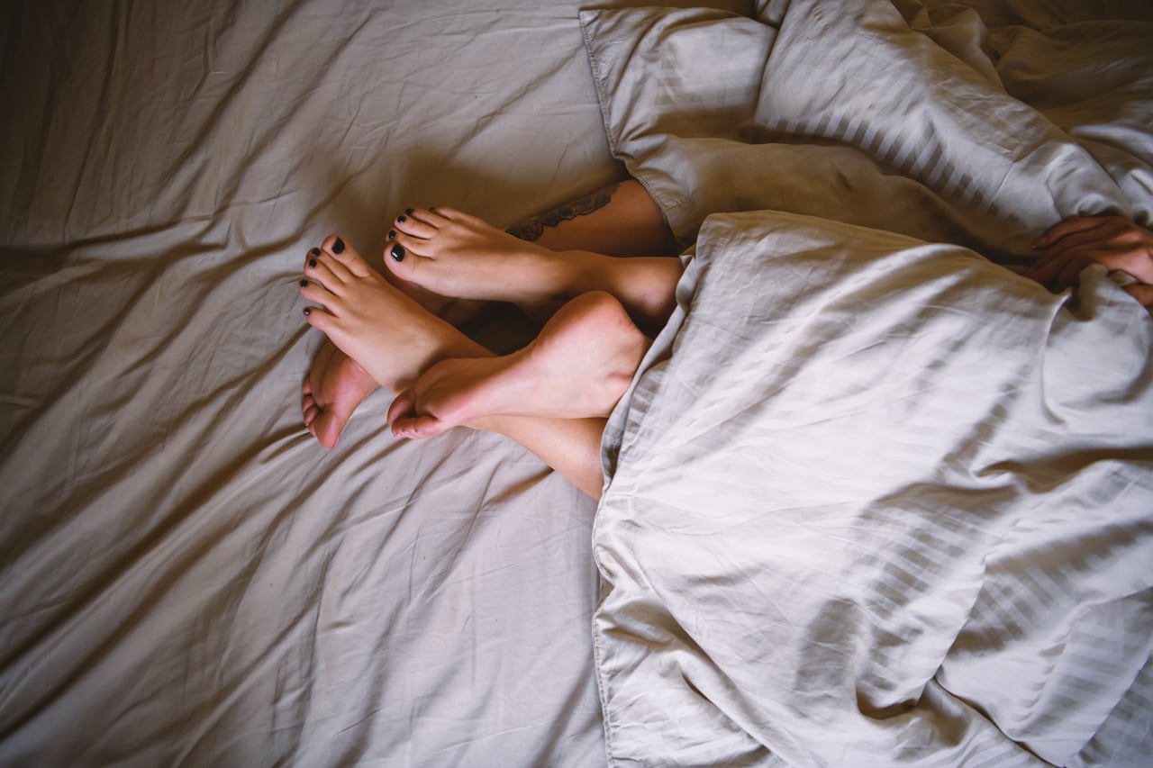La mujer le pidió a su esposo que la dejara tener sexo con su ex.