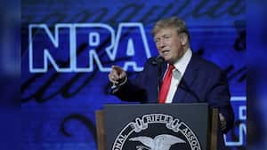 El expresidente Donald Trump habla durante el Foro de liderazgo en la Reunión Anual de la Asociación Nacional del Rifle en el Centro de Convenciones George R. Brown el viernes 27 de mayo de 2022, en Houston. Foto: AP/Michael Wyke.