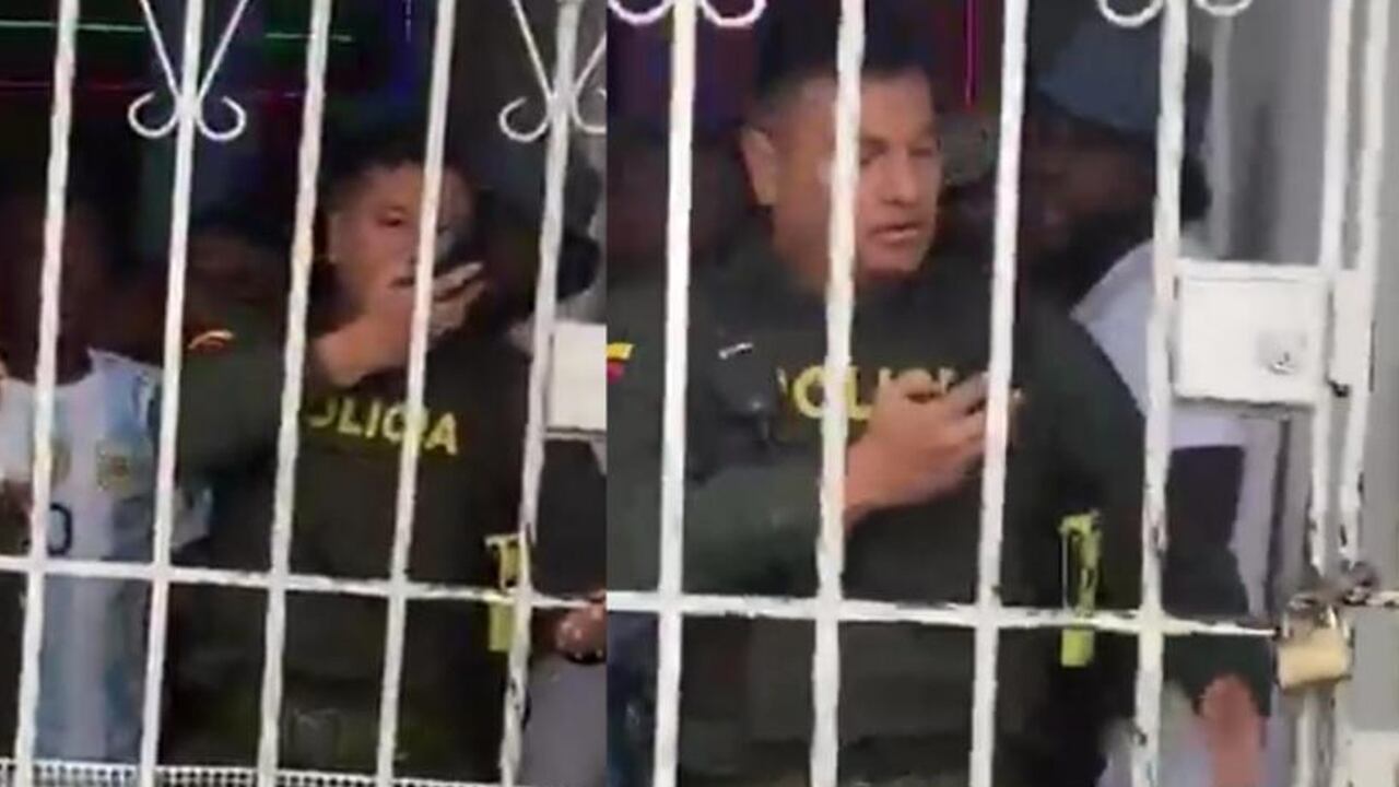 Policías que llegaron para acabar una fiesta fueron encerrados con candados por la comunidad