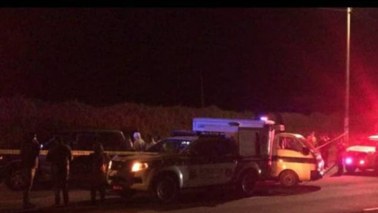 Escena del crimen de la camioneta hallada con tres cadáveres en Bogotá. 28 de agosto 2022.