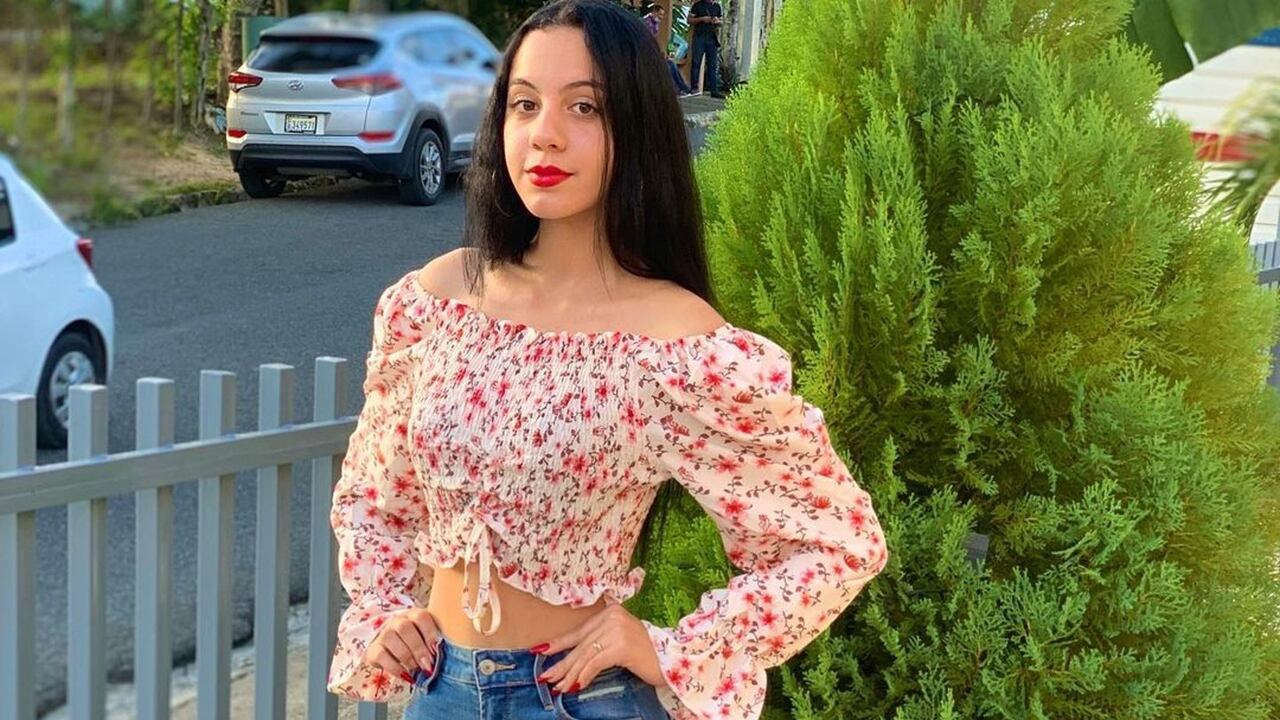 Luego de salir con su profesor, joven fue hallada sin vida en un baño
